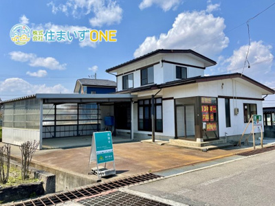 【外観】 | リフォーム済み中古戸建　米沢市窪田 | シンプルな外観に、2台駐車可能なガレージ付きです♪
