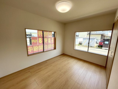 【洋室】 | リフォーム済み中古戸建　米沢市窪田 | 1階洋室6帖です♪寝室や客室としても乙かいただけます！