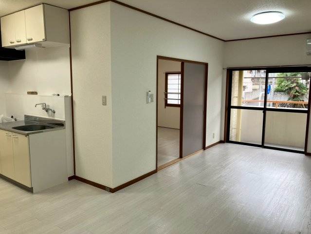 ヒルズF&Mの居間・リビング|ゆったりとした居間です