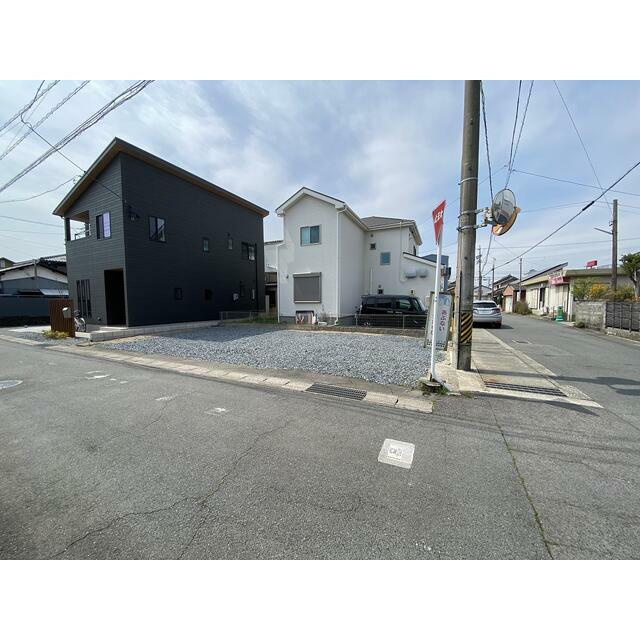 ●四日市市楠町南五味塚 売土地の前面道路含む現地写真