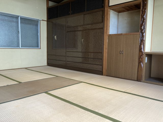 大街道　店舗付き住宅の和室|2階　和室9帖