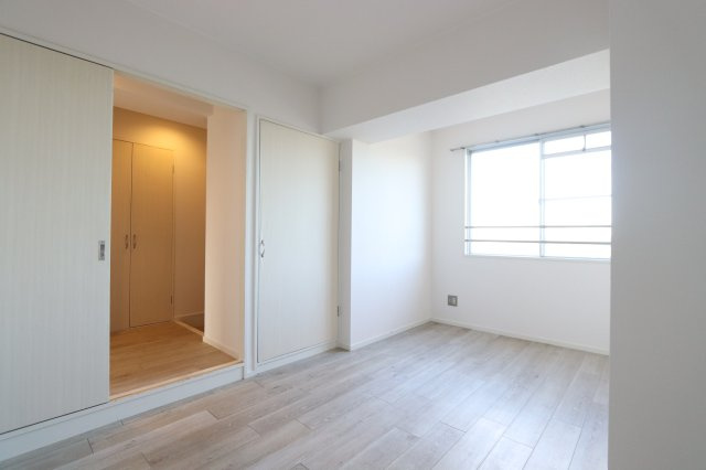 高杉ハイツ丹羽の洋室