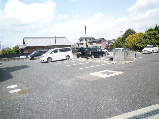 グラフィージュの駐車場