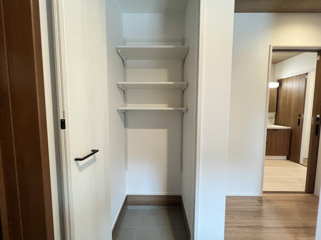 これからの時代の外観ってこんな感じ【座間市西栗原1丁目】新築戸建の玄関|ゆったりとした玄関です