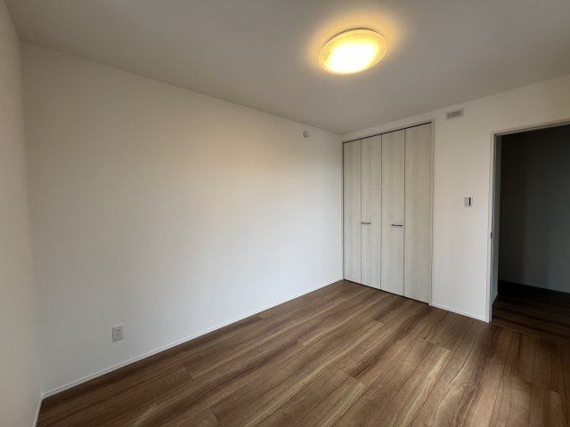 これからの時代の外観ってこんな感じ【座間市西栗原1丁目】新築戸建の洋室|広々とした洋室です