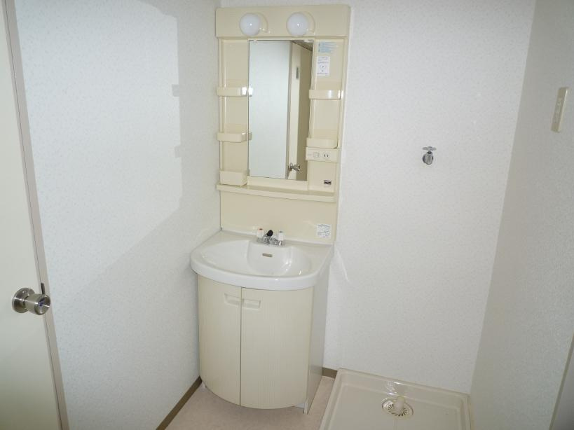 第二西垣ハイツの洗面所|現状優先です。