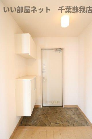 おゆみ野ドリームマウンテン　Ａの玄関|明るい玄関です