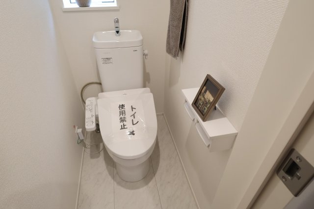 【トイレ】 | 《仲介手数料無料》練馬区石神井台５丁目25-26(2号棟)新築一戸建てリナージュ | 撮影日 2025年9月28日 11:00 晴れ