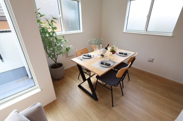 【居間・リビング】 | 《仲介手数料無料》練馬区石神井台５丁目25-26(2号棟)新築一戸建てリナージュ | 撮影日 2025年9月28日 11:00 晴れ