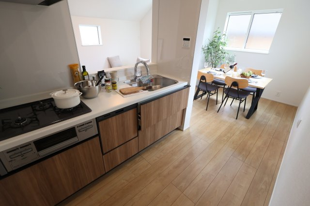【キッチン】 | 《仲介手数料無料》練馬区石神井台５丁目25-26(2号棟)新築一戸建てリナージュ | 撮影日 2025年9月28日 11:00 晴れ