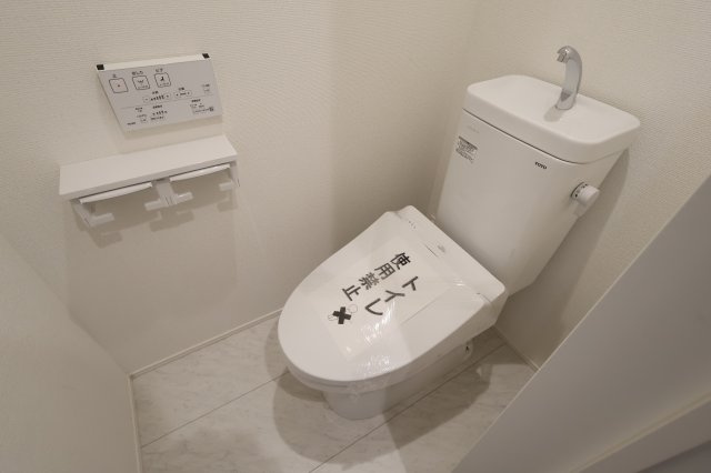 【トイレ】 | 《仲介手数料無料》練馬区石神井台５丁目25-26(2号棟)新築一戸建てリナージュ | 撮影日 2025年9月28日 11:00 晴れ