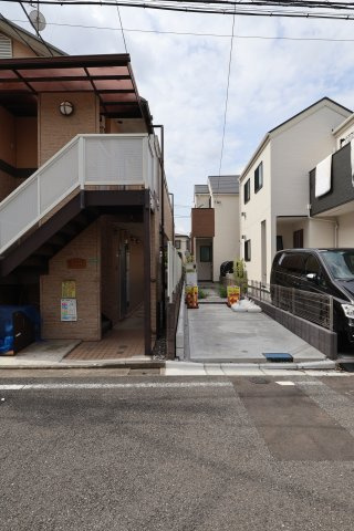 【外観】 | 《仲介手数料無料》練馬区石神井台５丁目25-26(2号棟)新築一戸建てリナージュ | 撮影日 2025年9月28日 11:00 晴れ