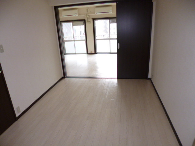 サンフラッツ新大阪本館