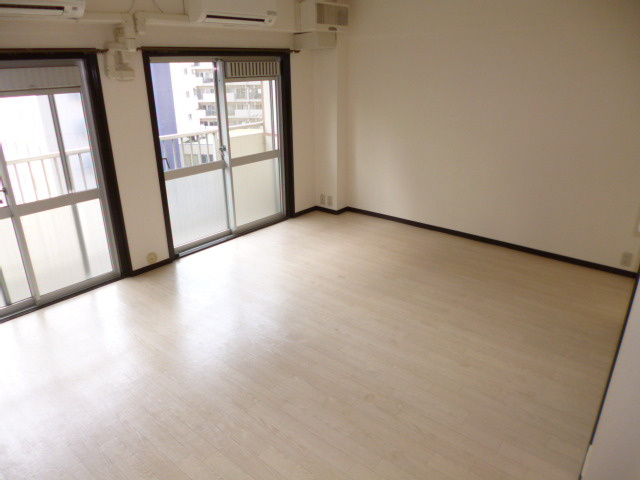 サンフラッツ新大阪本館