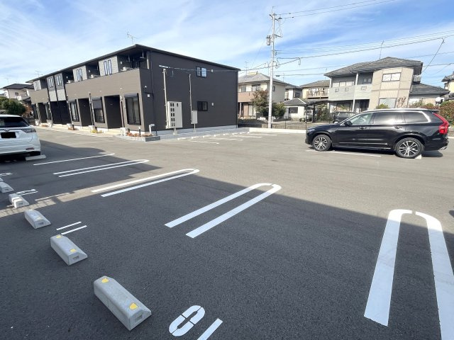 クレスト／／タウン　Ⅱの駐車場