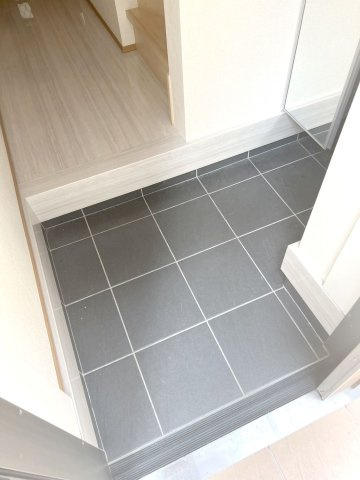 西片2丁目戸建の玄関