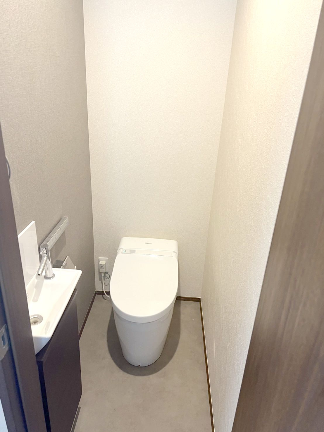 西片2丁目戸建のトイレ