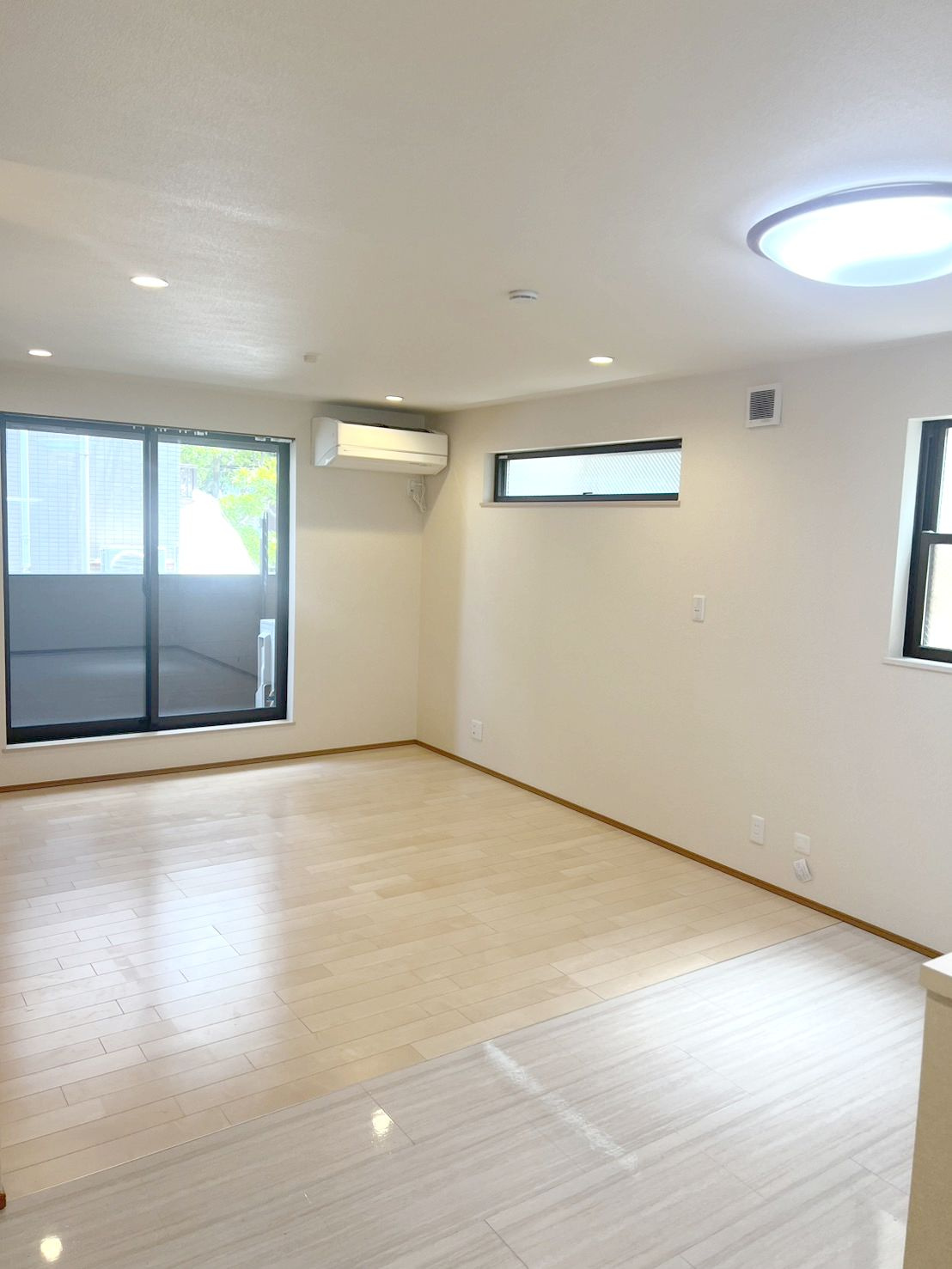 西片2丁目戸建の居間・リビング