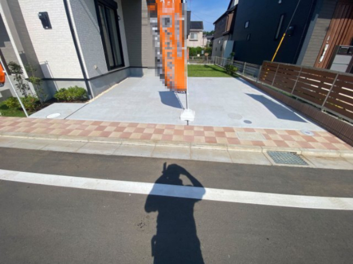 祝　成約済み　八王子市　石川町　新築戸建ての駐車場|～仲介手数料無料☆八王子ひなた不動産～　八王子市石川町　新築戸建て