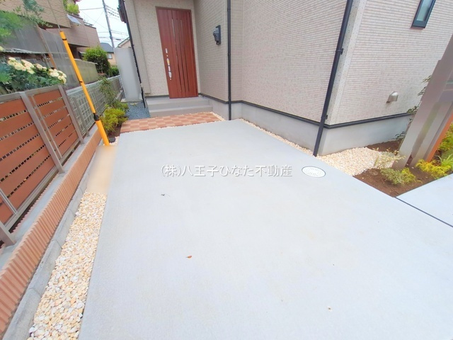 祝　成約済み　八王子市　石川町　新築戸建ての駐車場|～仲介手数料無料☆八王子ひなた不動産～　八王子市石川町　新築戸建て