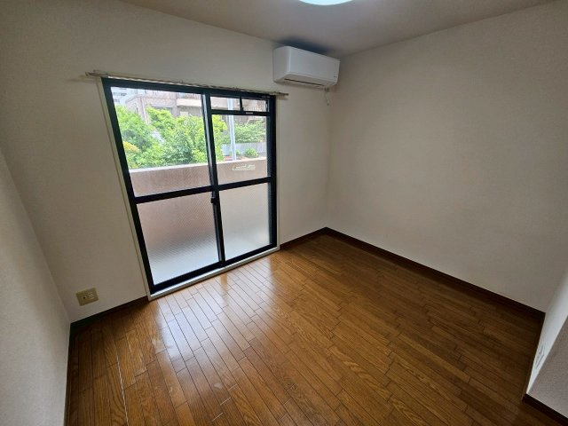 ダイドーメゾン西宮北口XIIIの居間・リビング