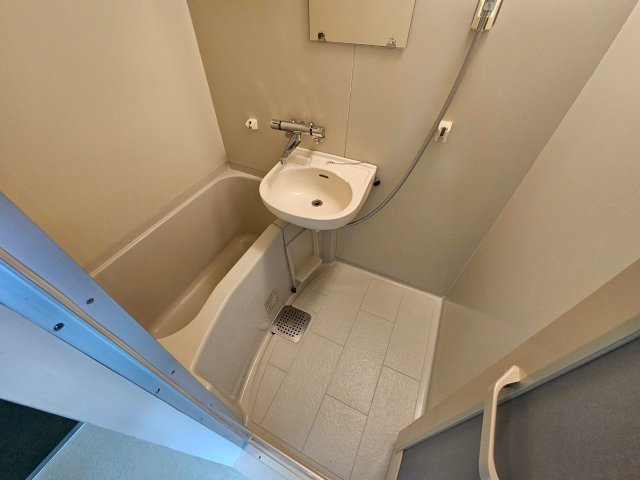 ダイドーメゾン西宮北口XIIIの浴室