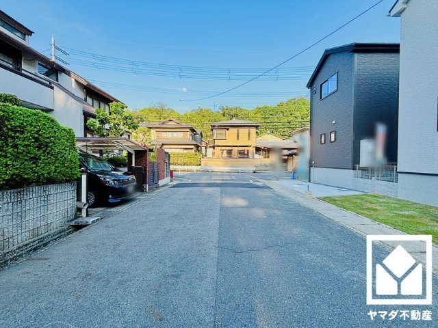 大津市瀬田３丁目　24-1期　1号棟の前面道路含む現地写真