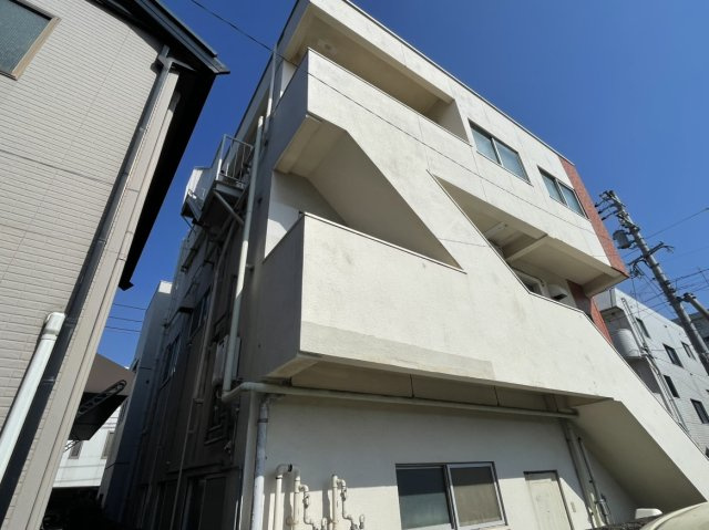 鹿児島市下荒田四丁目売ビルの外観
