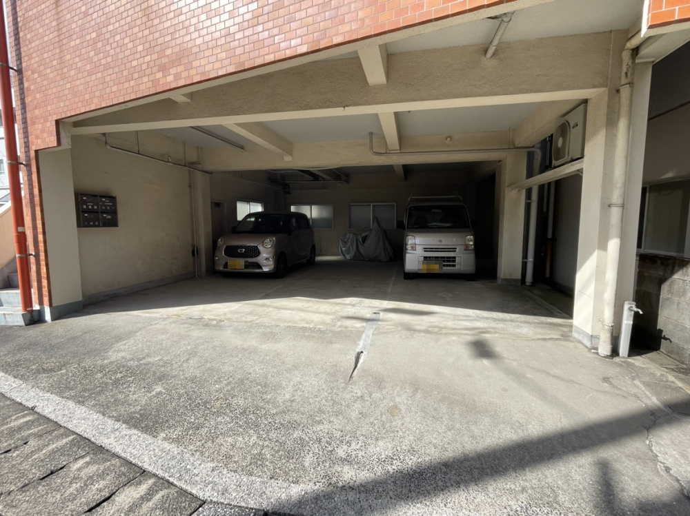 鹿児島市下荒田四丁目売ビルの駐車場|駐車場は平置きです。