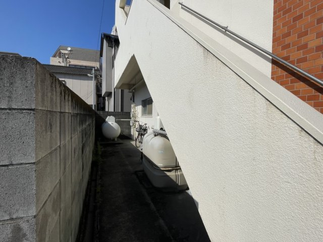 鹿児島市下荒田四丁目売ビルのその他|階段下の様子です。