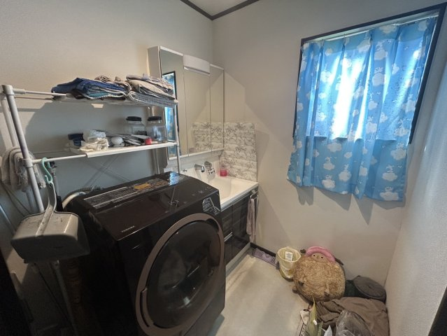 5LDKの注文戸建！鹿沼市西沢町　中古住宅の洗面所|明るい洗面所です