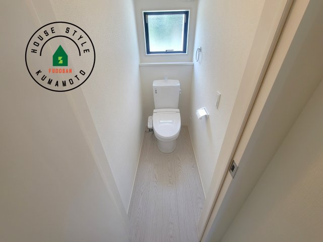 菊池郡大津町大字室第11-5棟（4号棟）　のトイレ|温水洗浄便座を完備しております。2ヶ所にトイレがあるのは朝の慌ただしい時間も安心です。