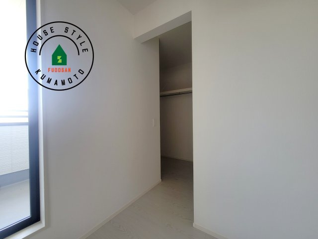 菊池郡大津町大字室第11-5棟（4号棟）　の収納|洋服や大きな荷物が多い方や人数の多いご家族などは、一般的なクローゼットよりもウォークインクローゼットのほうが使い勝手が良いです。