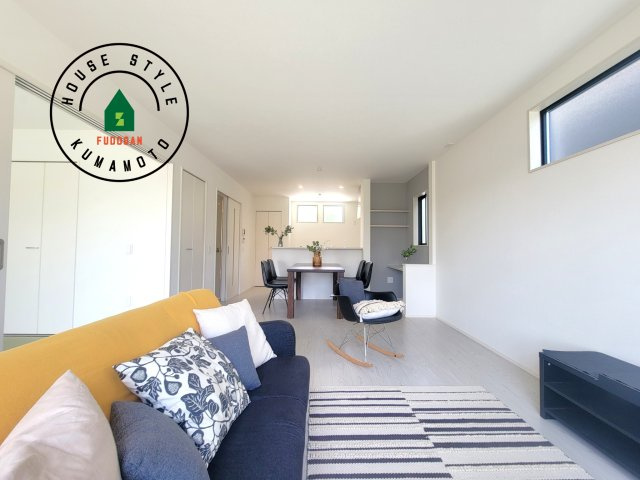 菊池郡大津町大字室第11-5棟（4号棟）　の居間・リビング|キッチンからリビングをしっかり確認できます。家族の笑顔があふれる空間になりそうですね。