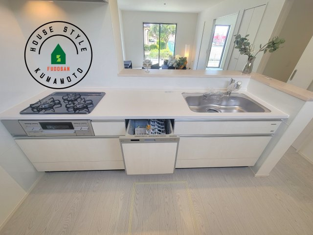 菊池郡大津町大字室第11-5棟（4号棟）　のキッチン|ご家族を近くに感じられる対面キッチンのLDK。会話もはずみそうですね。