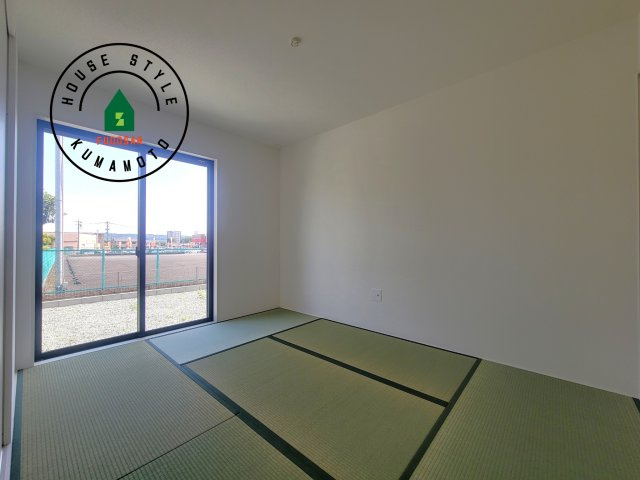 菊池郡大津町大字室第11-5棟（4号棟）　の和室|和室を上手に活用すると暮らし方の幅が広がります。例えば普段は開け放して、子供の小さいうちはお昼寝や遊びのスペースに。畳はソフトなので転んでもケガをしにくく安心です