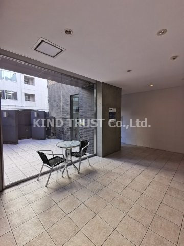 フローライト南森町のロビー|ゆとりのあるロビーです