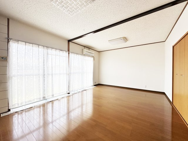 ロイヤルハイツMORIの居間・リビング