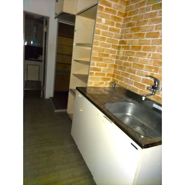 ＦＲＯＭ　ＥＡＳＴの内装