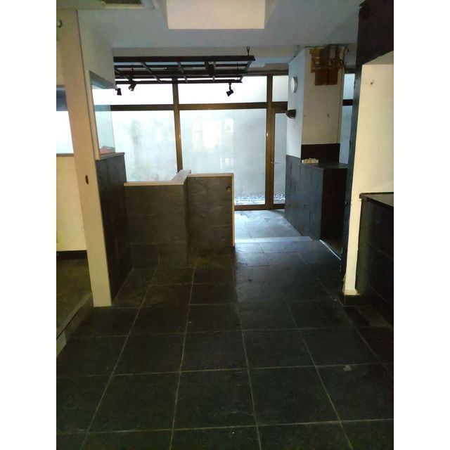 ＦＲＯＭ　ＥＡＳＴの内装