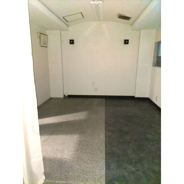 ＦＲＯＭ　ＥＡＳＴの内装