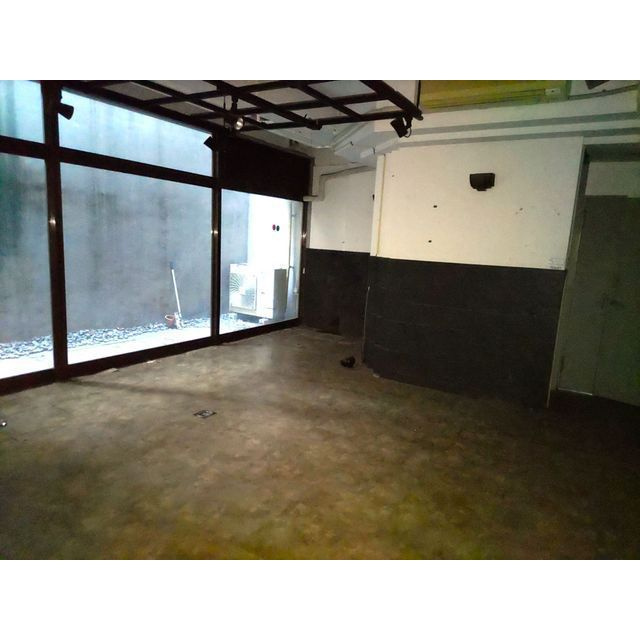 ＦＲＯＭ　ＥＡＳＴの内装