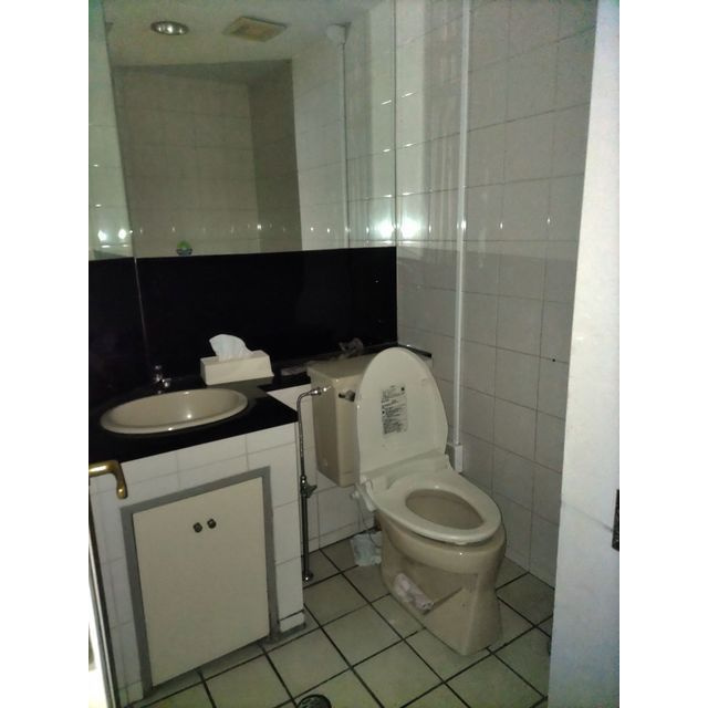 ＦＲＯＭ　ＥＡＳＴの内装