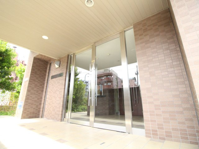 大阪市西成区玉出東２丁目の賃貸マンションのエントランス