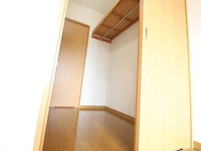 大阪市西成区玉出東２丁目の賃貸マンションの収納