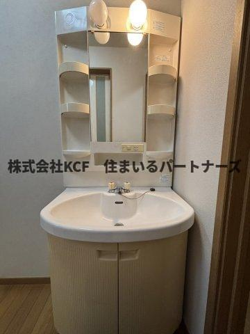 トロイメライIの洗面所|明るい洗面所です
