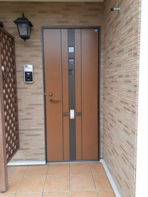 【エントランス】 | アルバーダ・ＭⅡ | 落ち着いたエントランスです