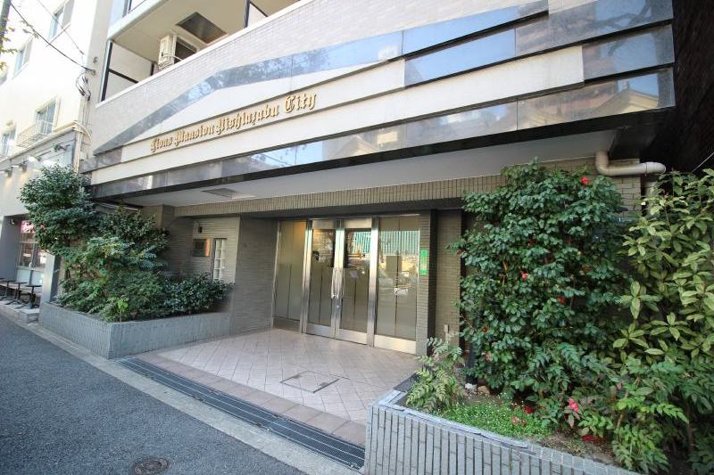 ライオンズマンション西麻布シティのエントランス