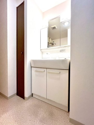 ロイヤルシャトー手稲富丘スカイタワーの独立洗面台