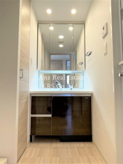 【洗面所】 | プレサンス心斎橋レヨン | 便利なシャンプードレッサー！三面鏡付き！